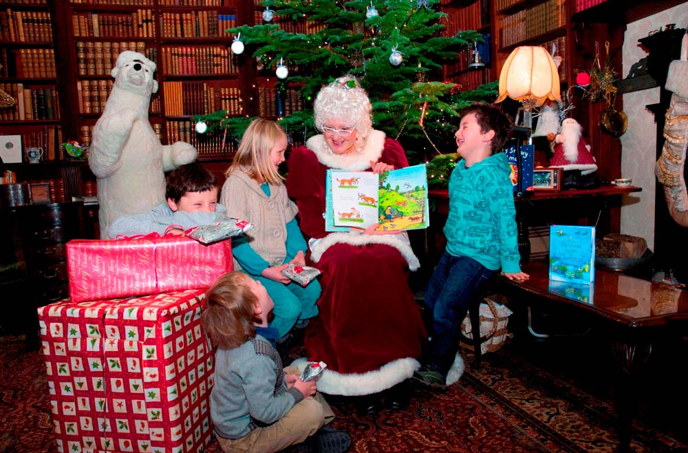 Winter Wonderland Mrs Claus Reads Children